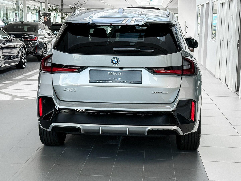 BMW iX1