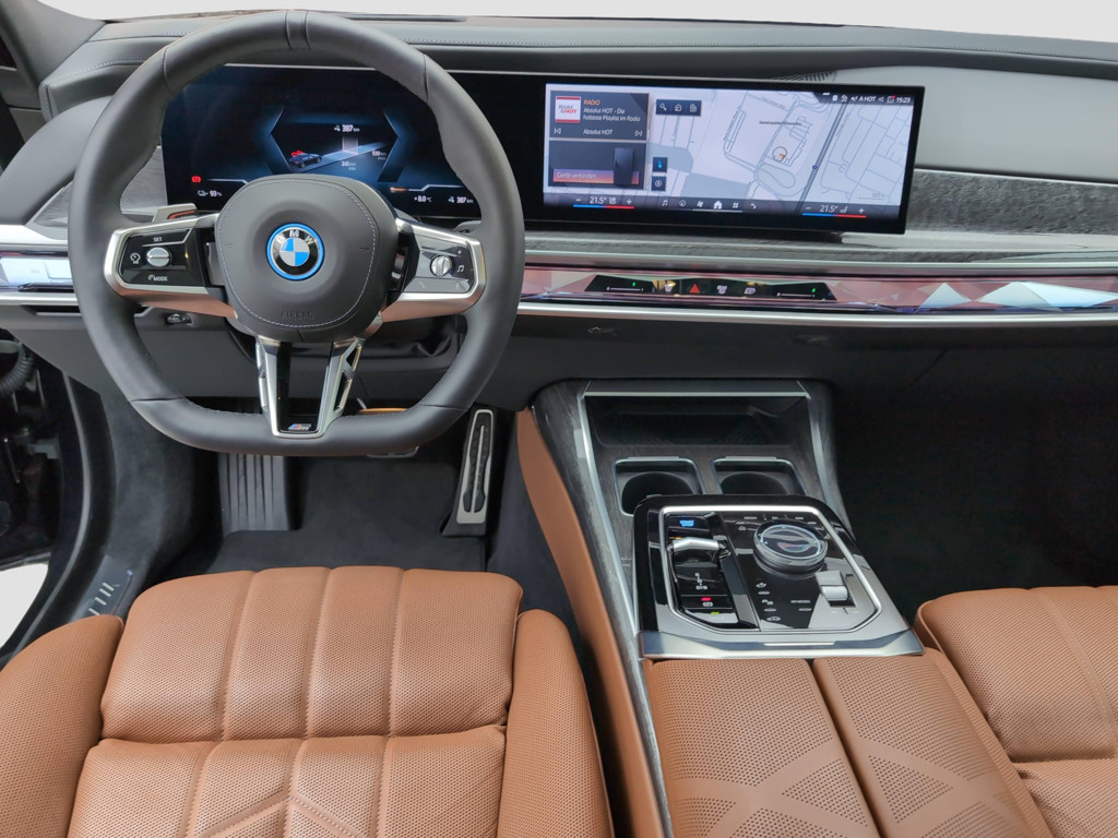 BMW i7