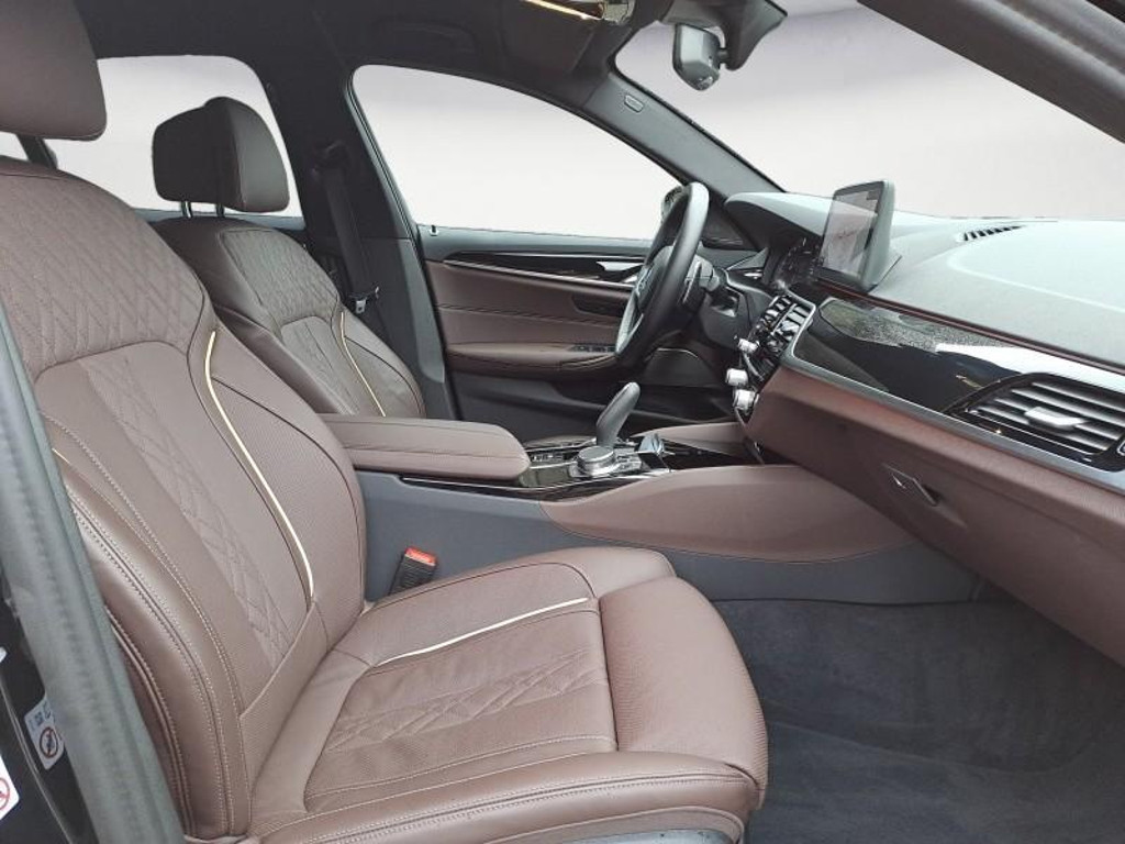 BMW M550