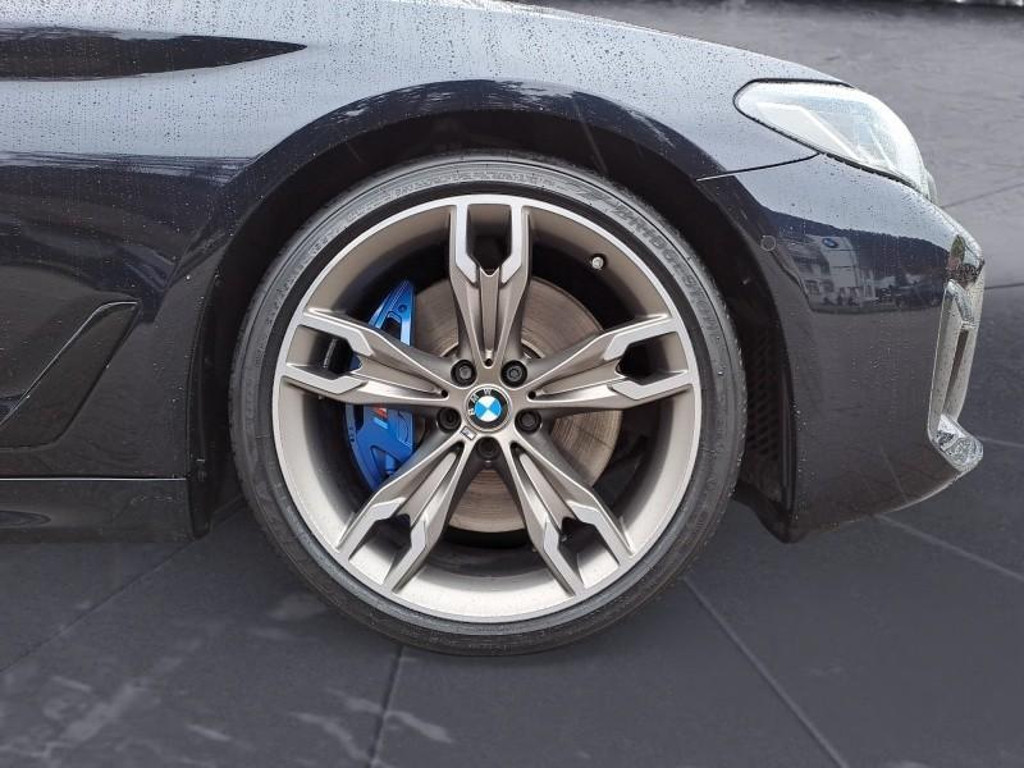 BMW M550