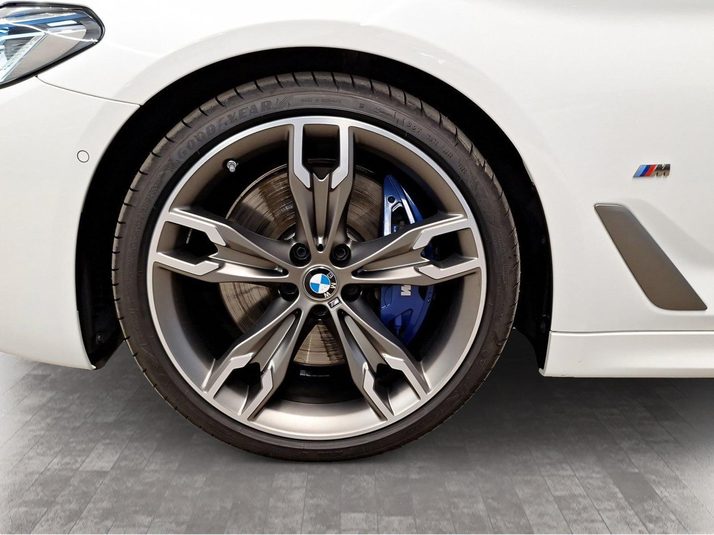 BMW M550