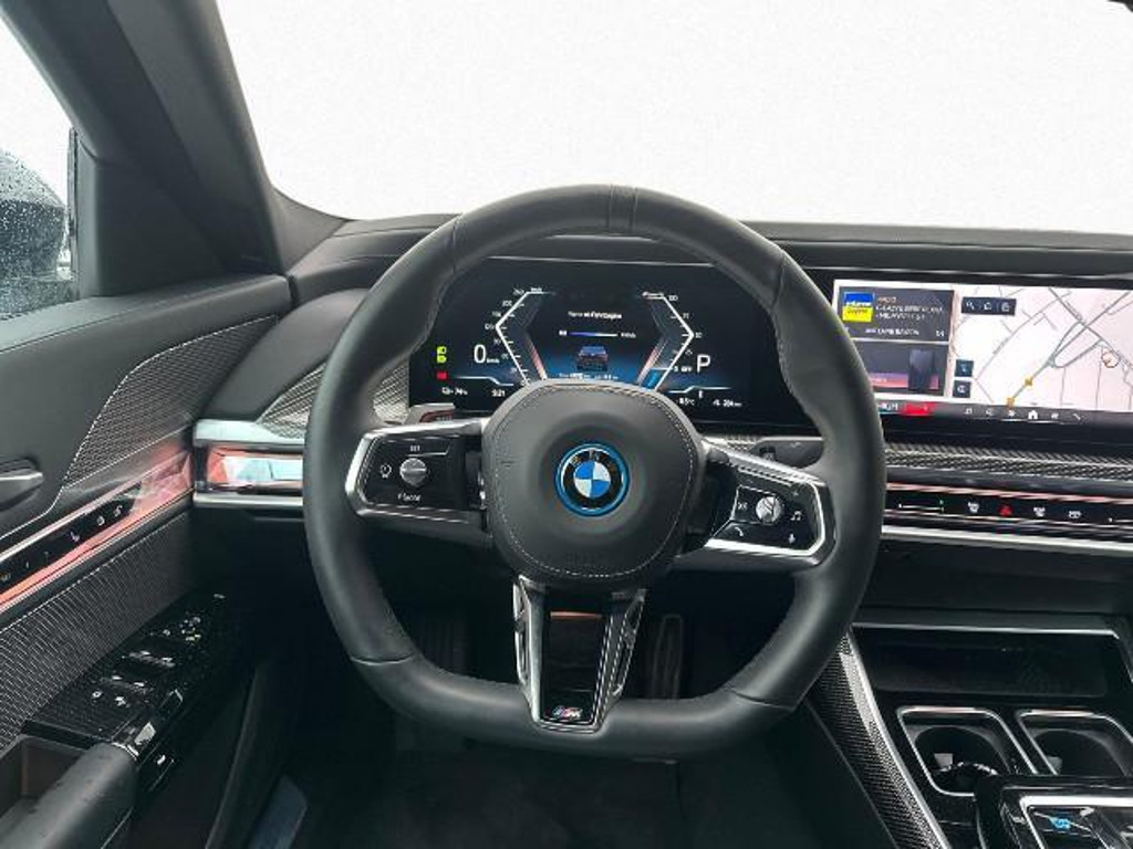 BMW i7