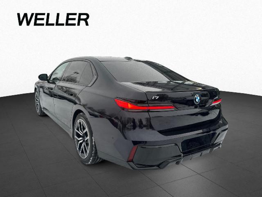 BMW i7