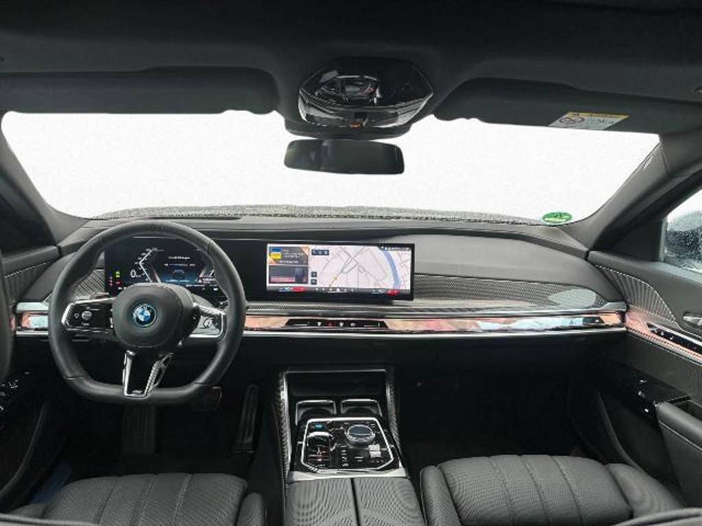 BMW i7