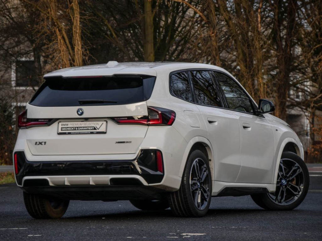 BMW iX1