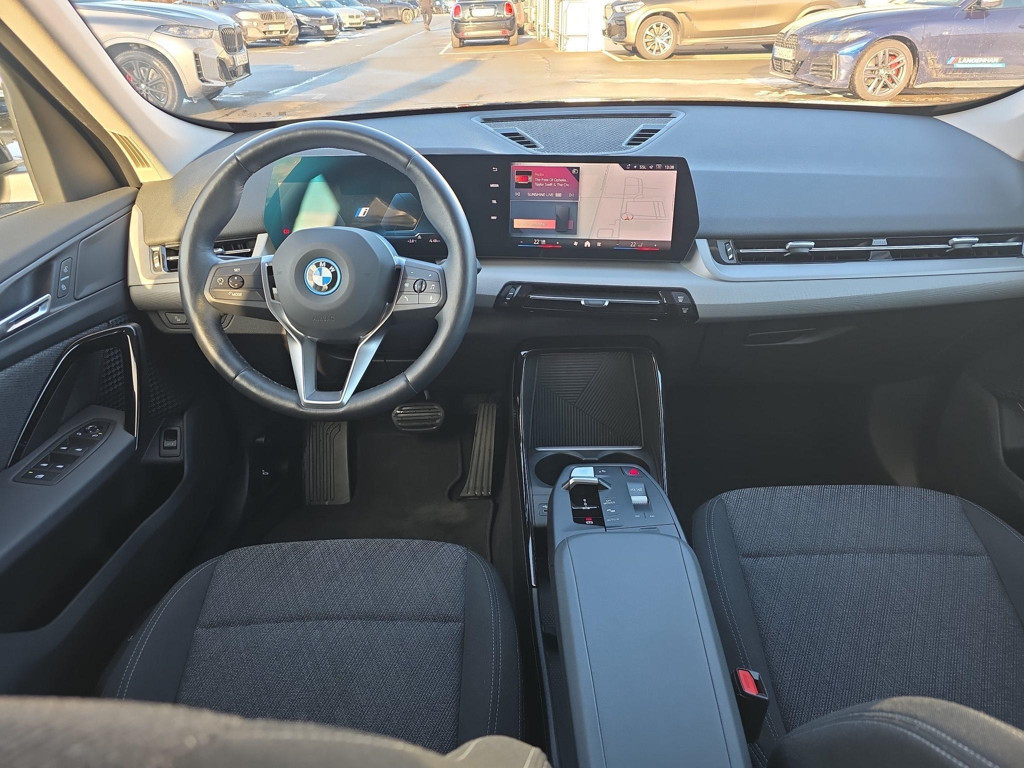 BMW iX1