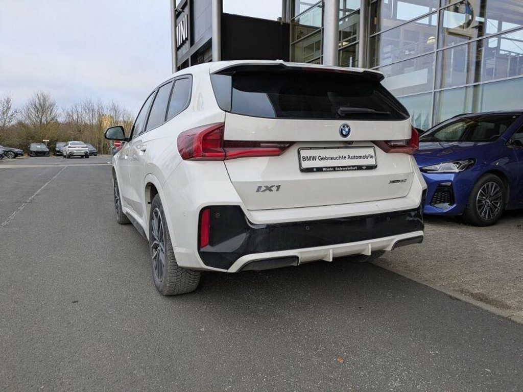 BMW iX1