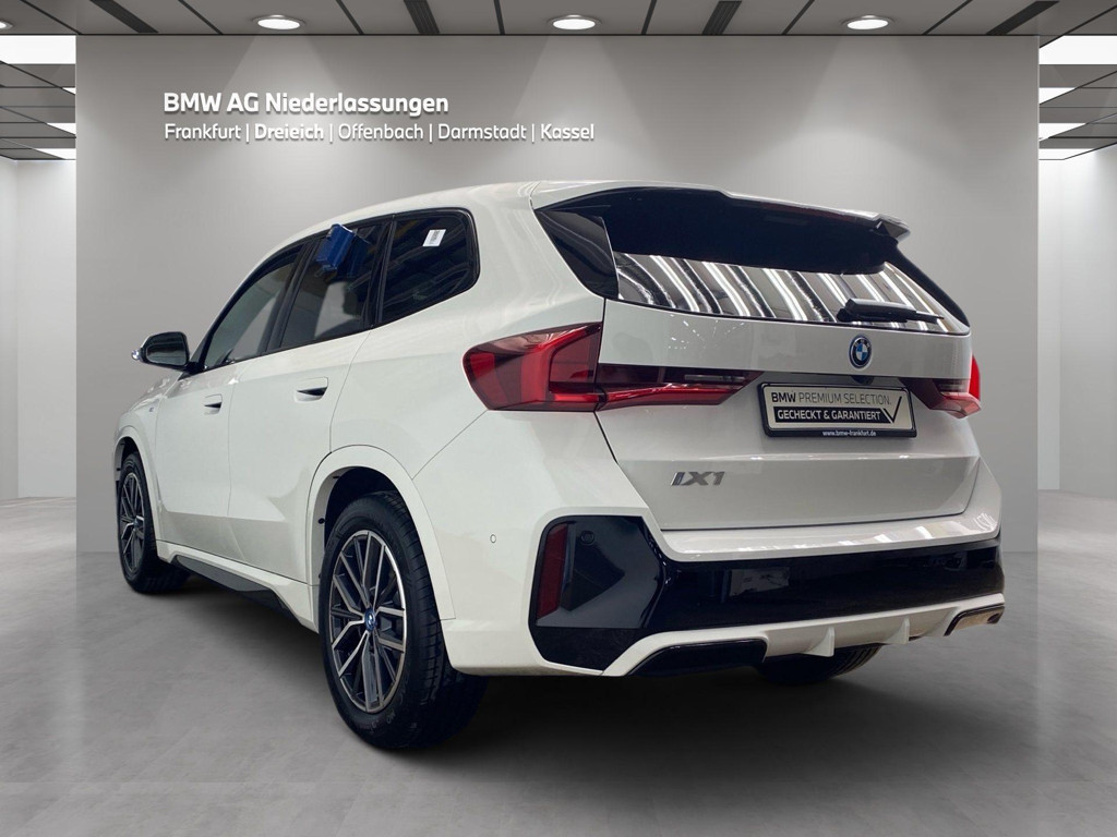 BMW iX1
