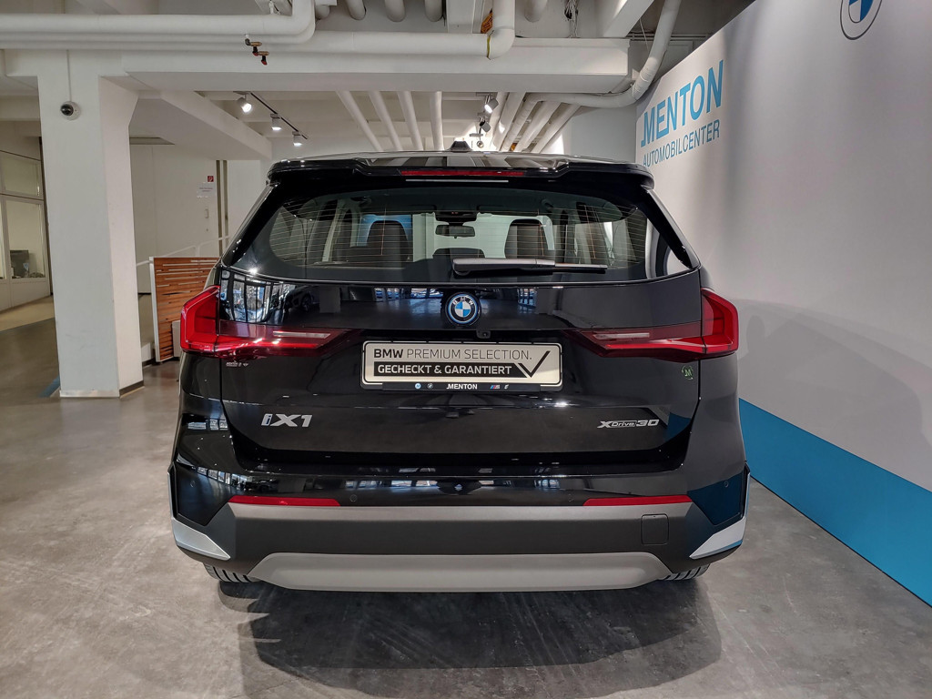 BMW iX1