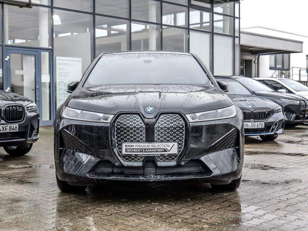 BMW iX