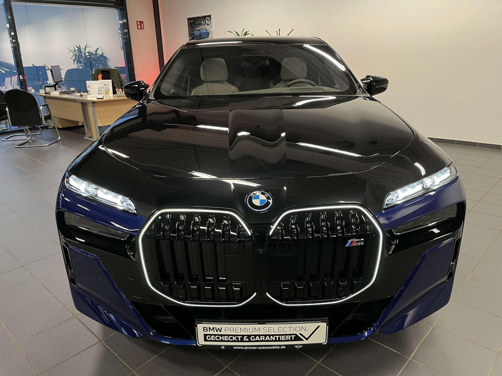 BMW i7