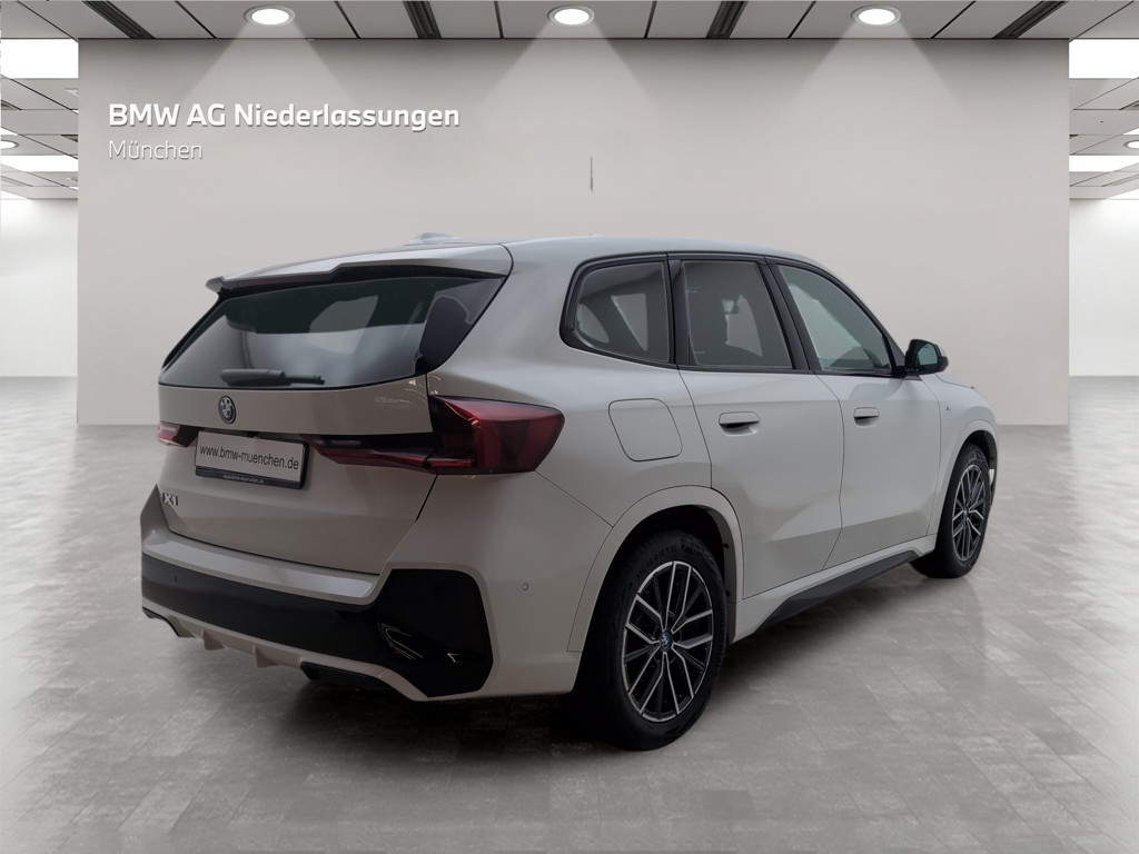 BMW iX1