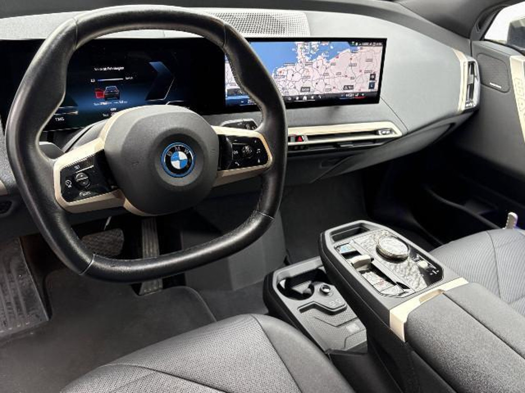 BMW iX
