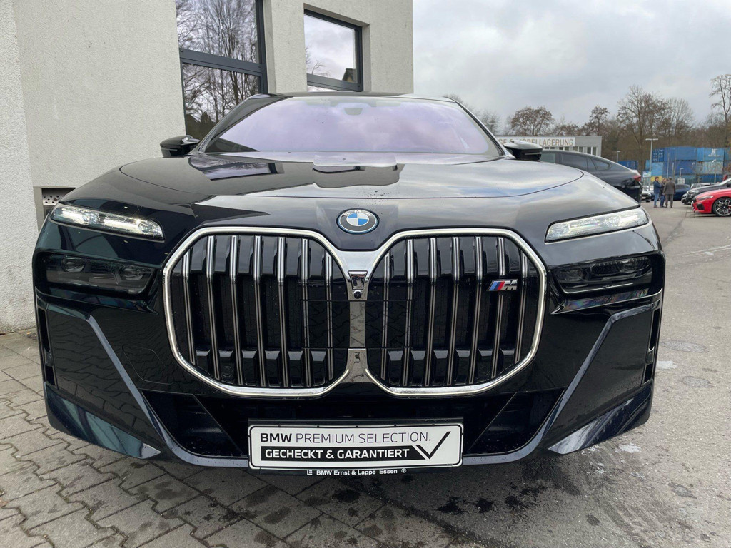 BMW i7