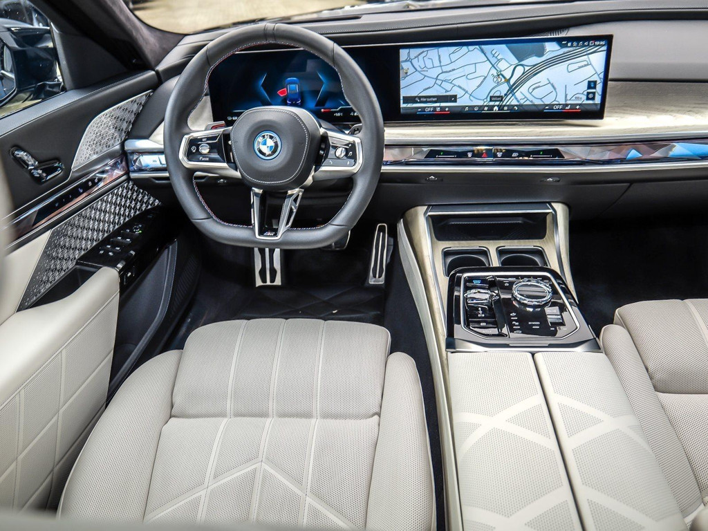 BMW i7