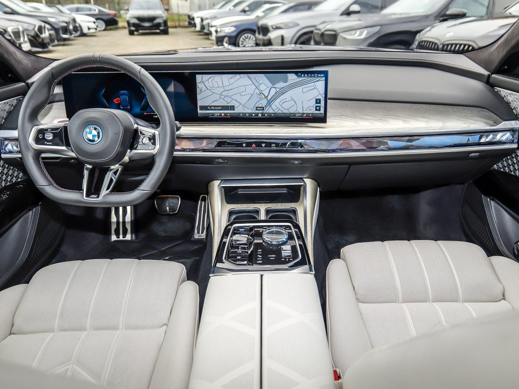 BMW i7