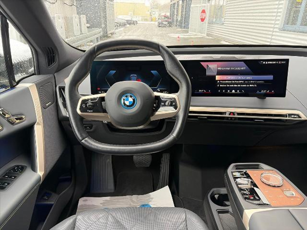 BMW iX
