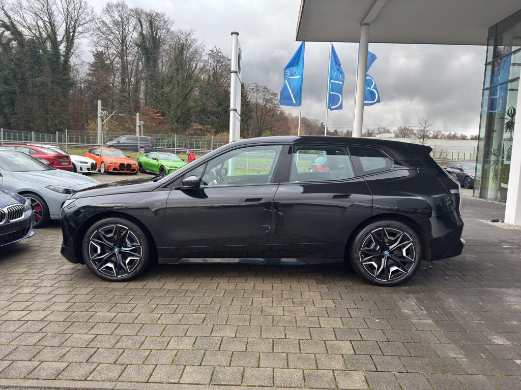 BMW iX