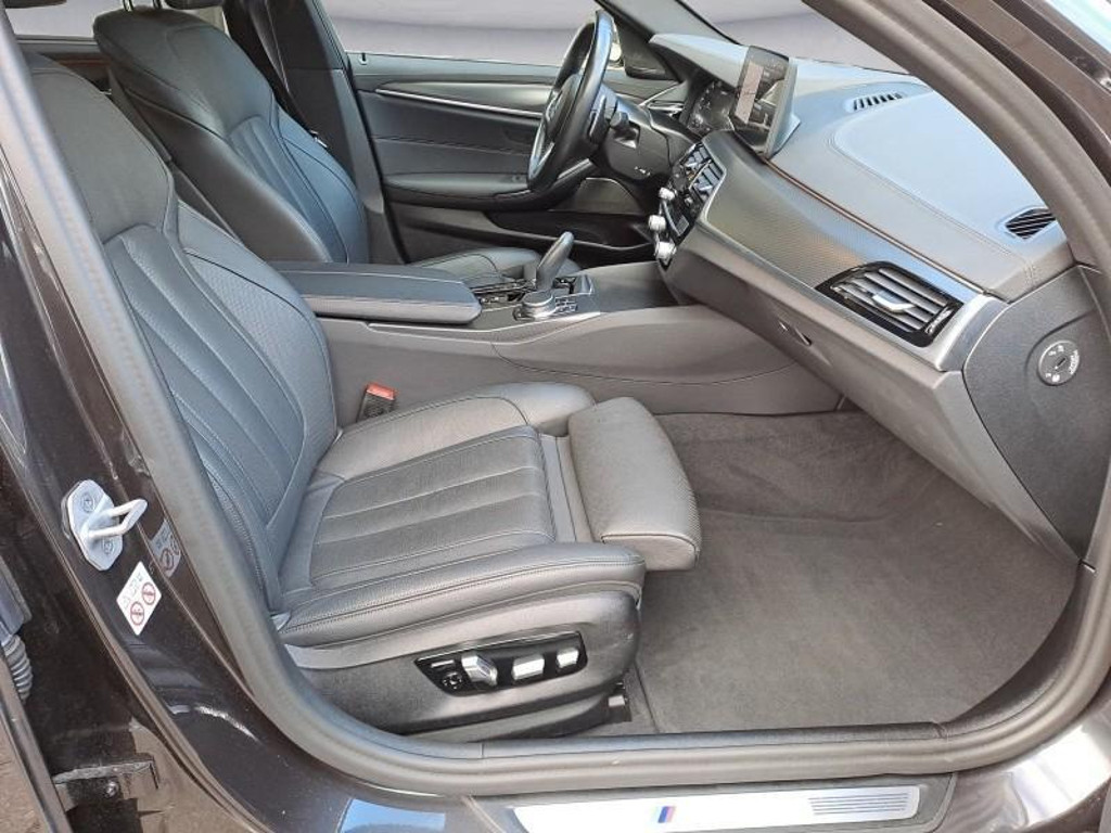 BMW M550