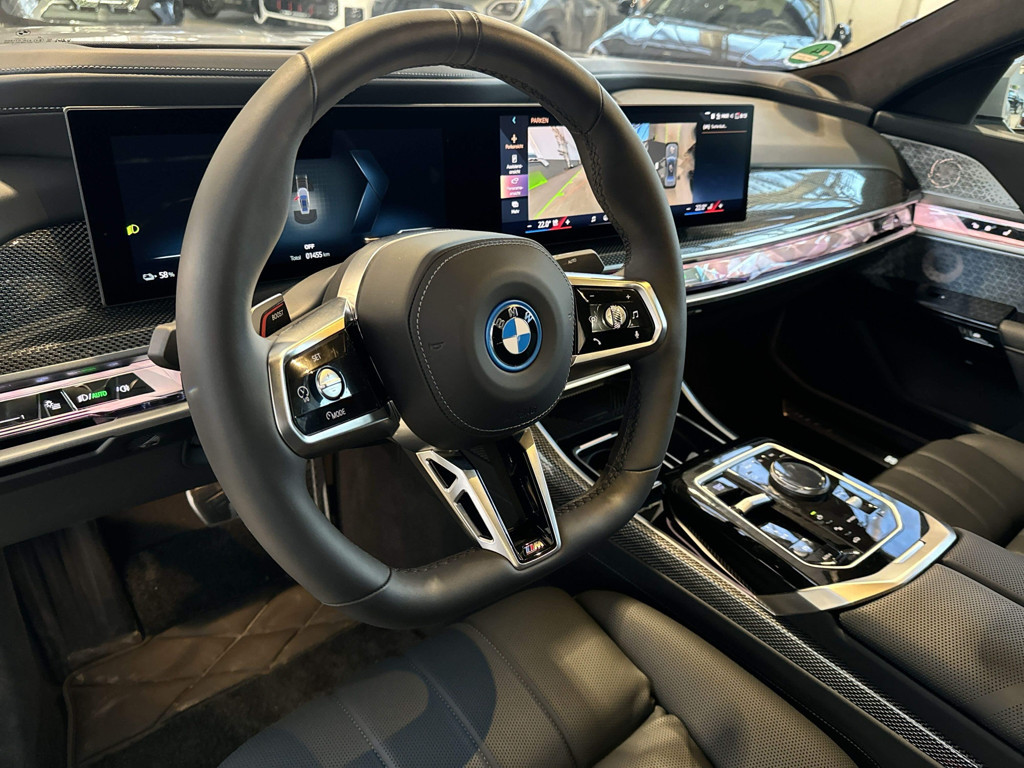 BMW i7