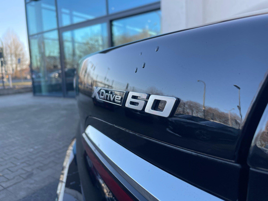 BMW i7