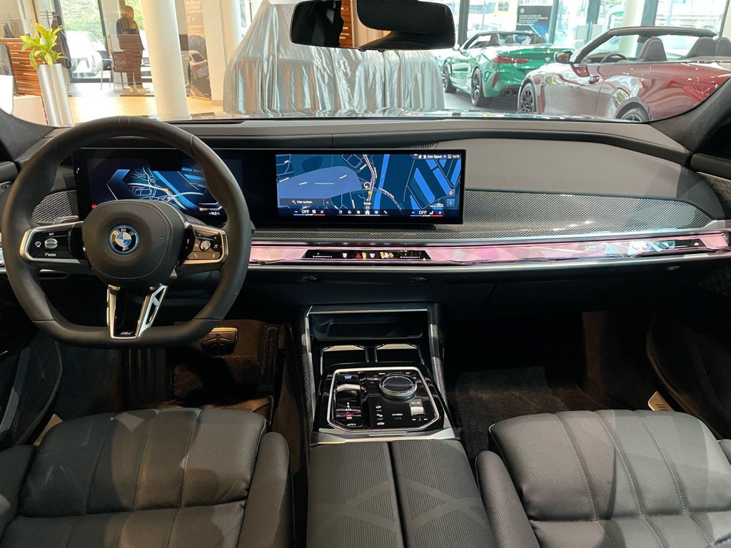 BMW i7