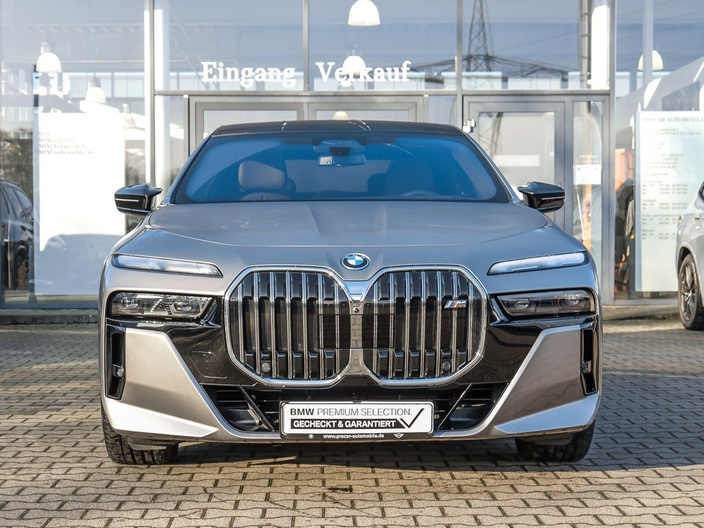BMW i7