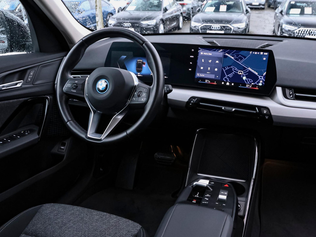 BMW iX1