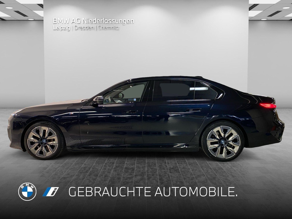 BMW i7