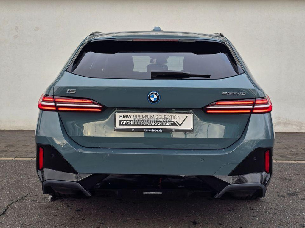 BMW i5