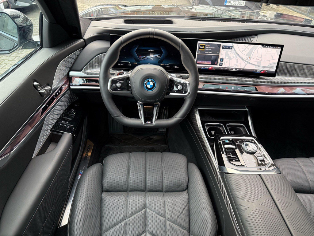 BMW i7