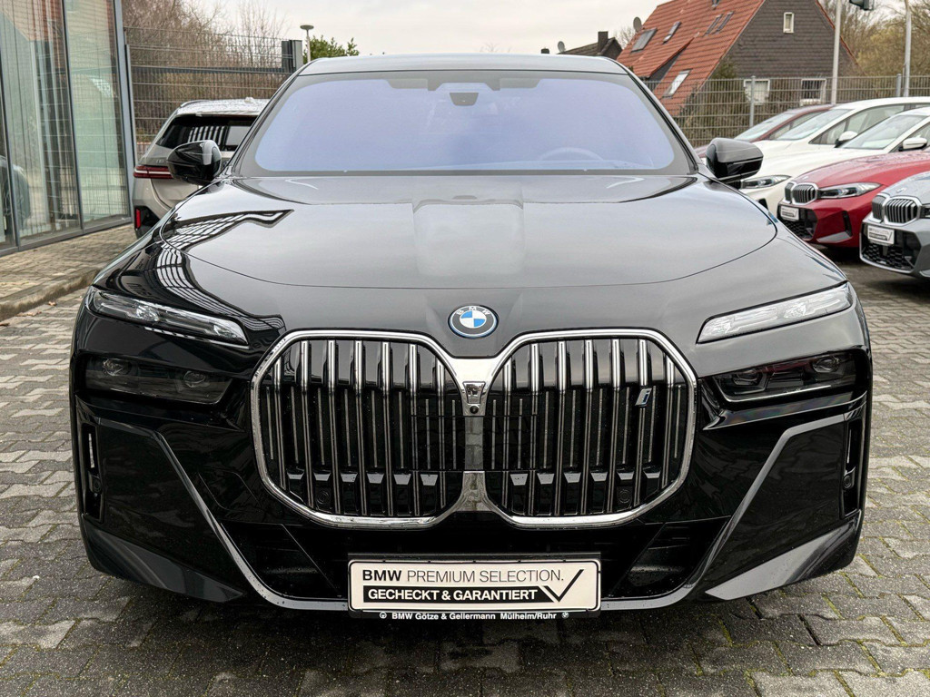 BMW i7
