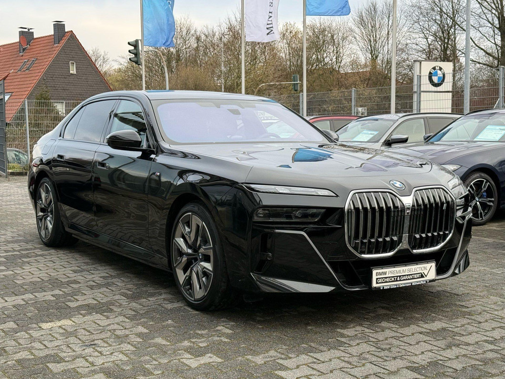 BMW i7