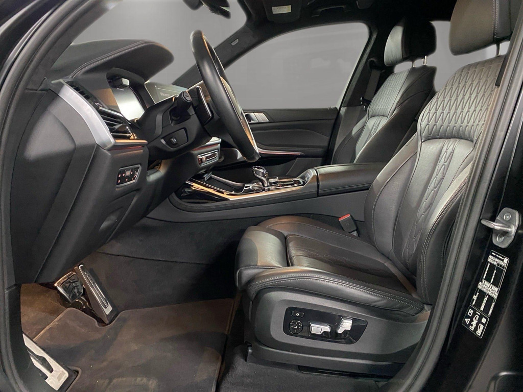 BMW X7 M50i