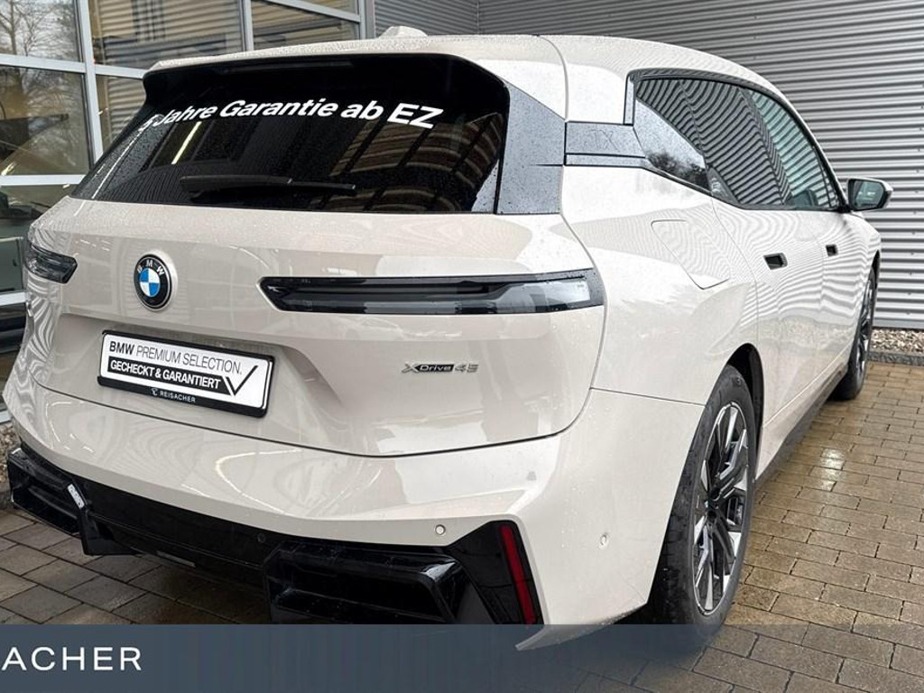 BMW iX