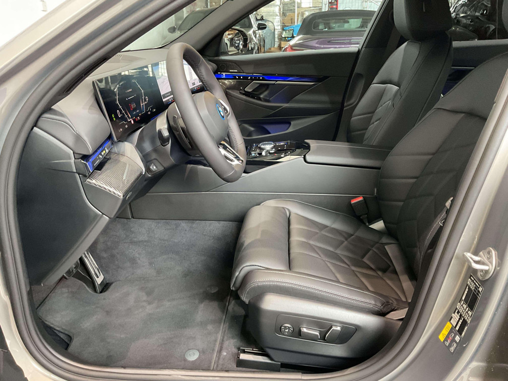 BMW i5