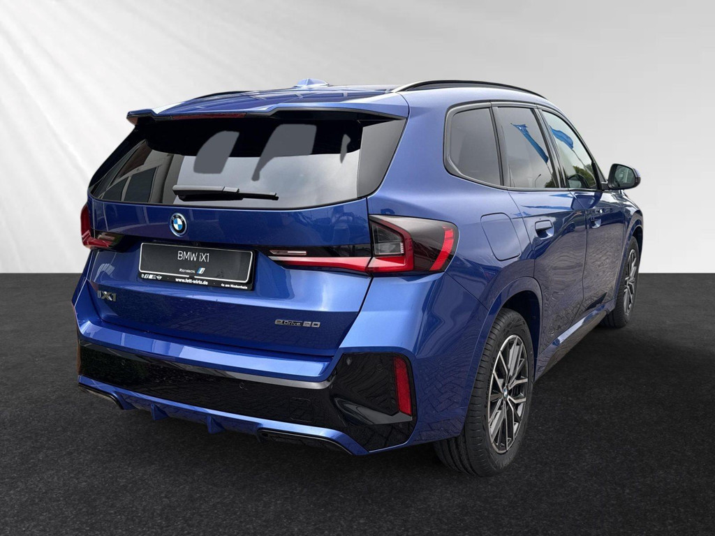 BMW iX1