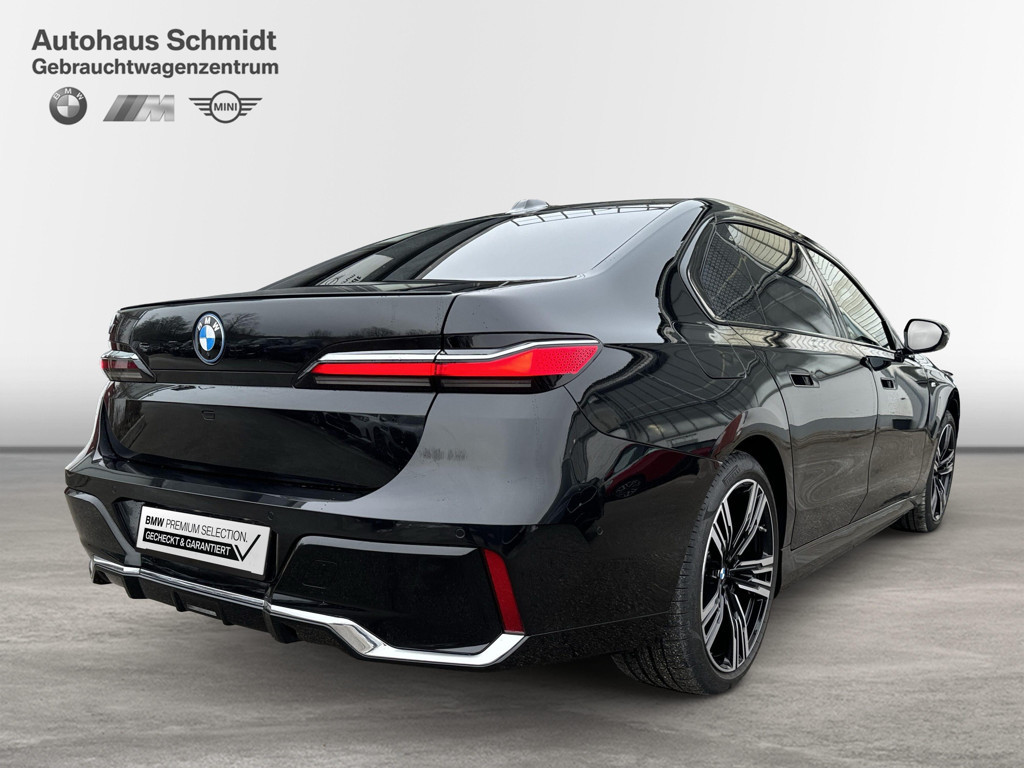 BMW i7