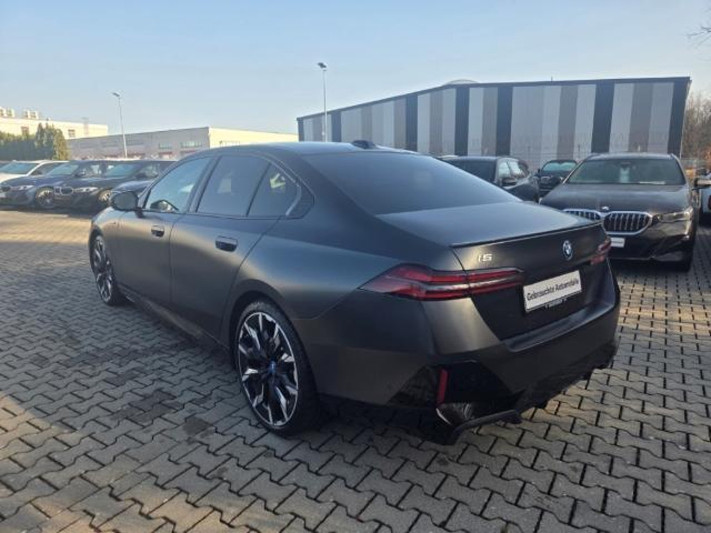 BMW i5