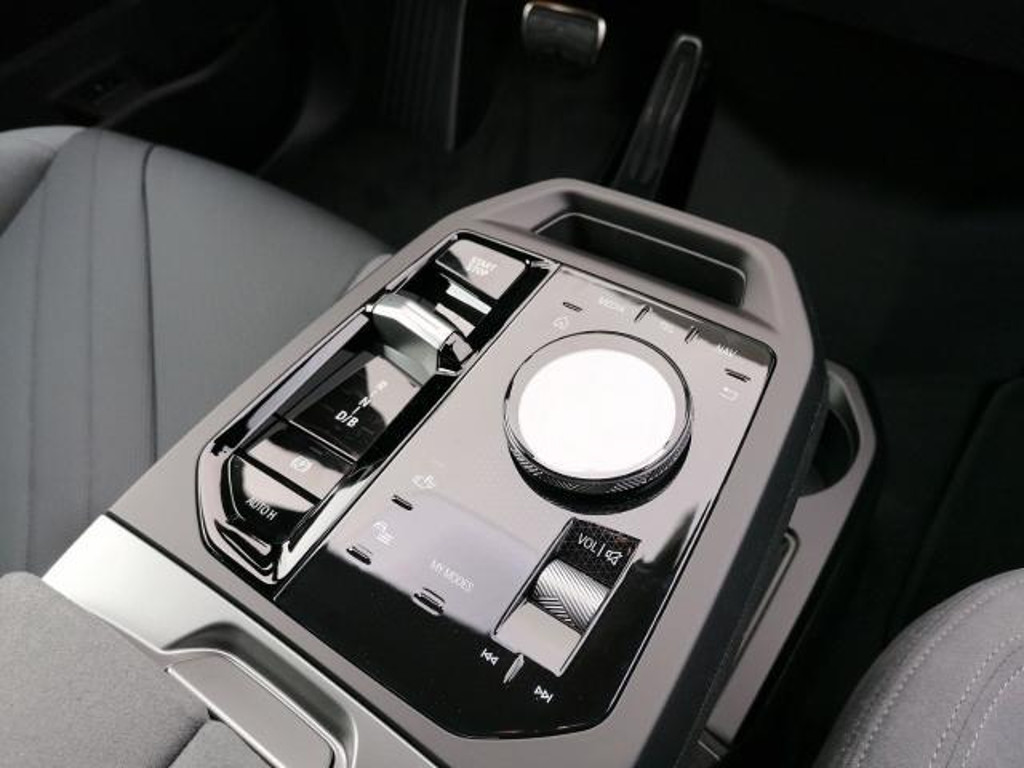 BMW iX xDrive45
