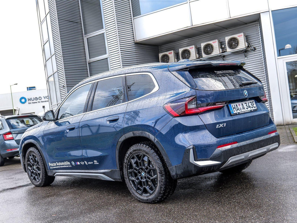 BMW iX1