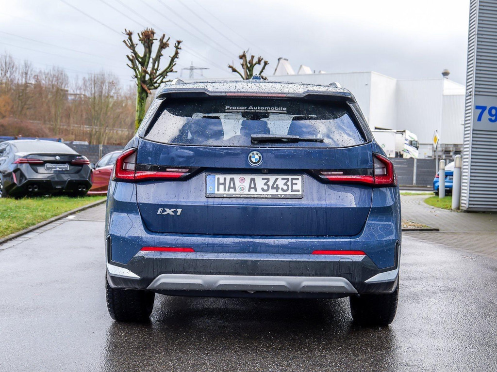 BMW iX1