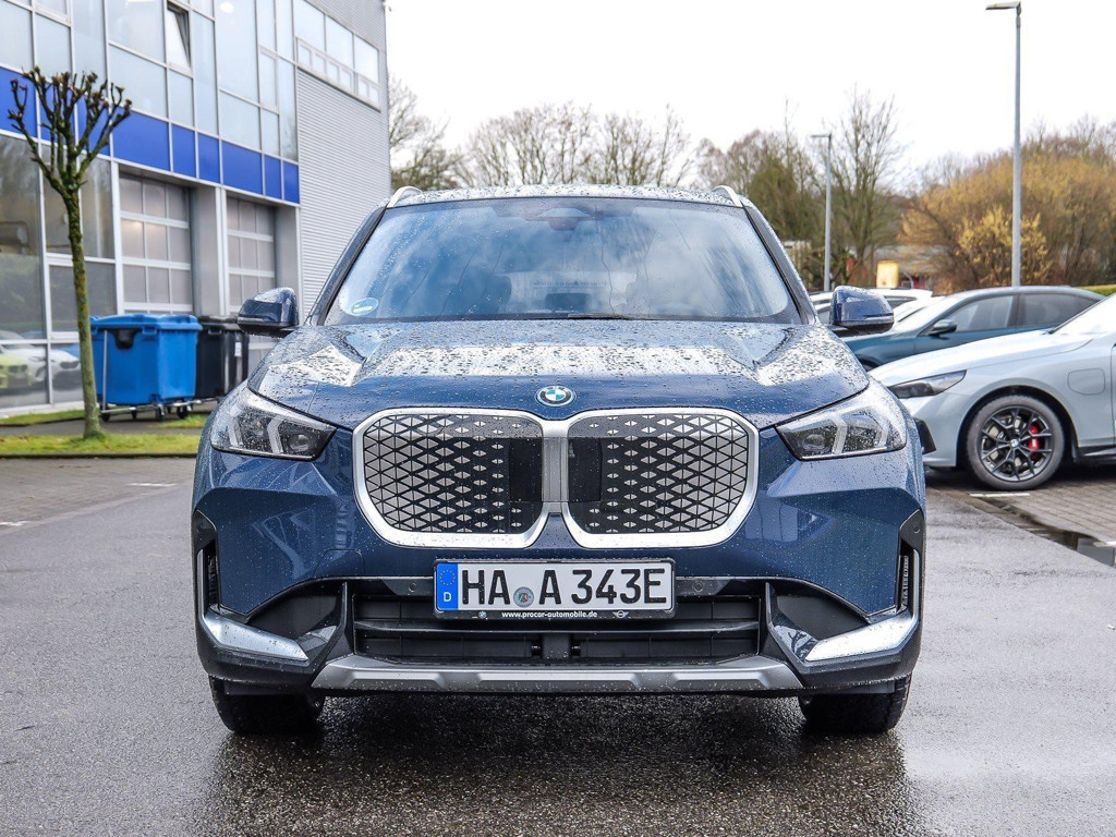 BMW iX1