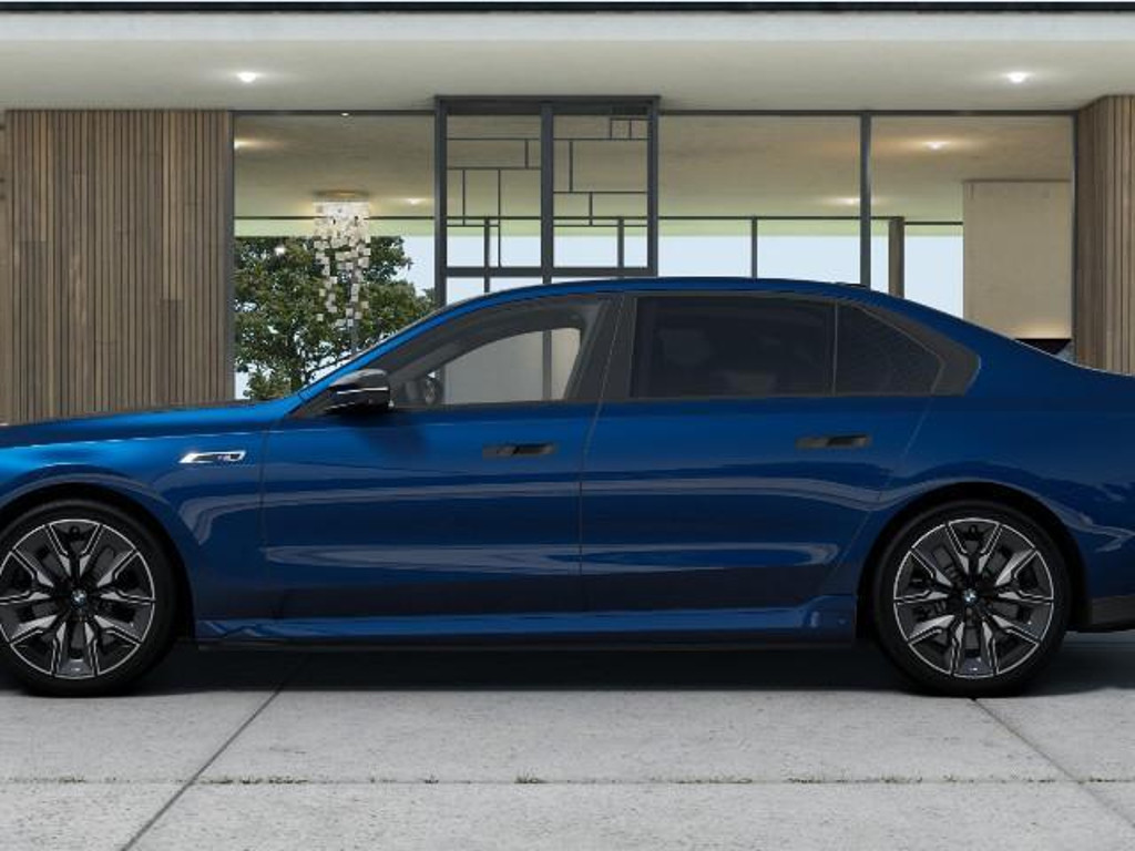 BMW i7