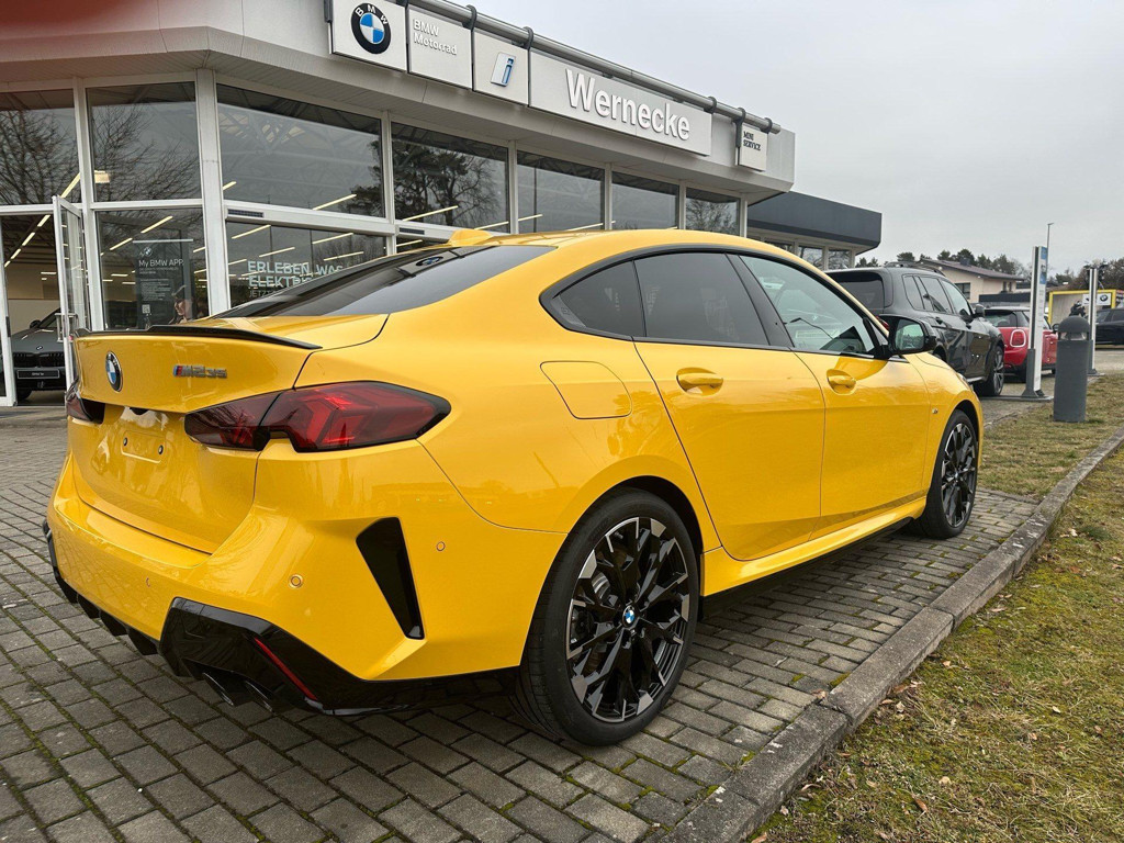 BMW M235