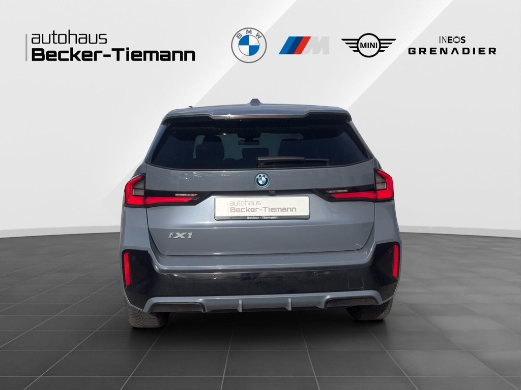 BMW iX1