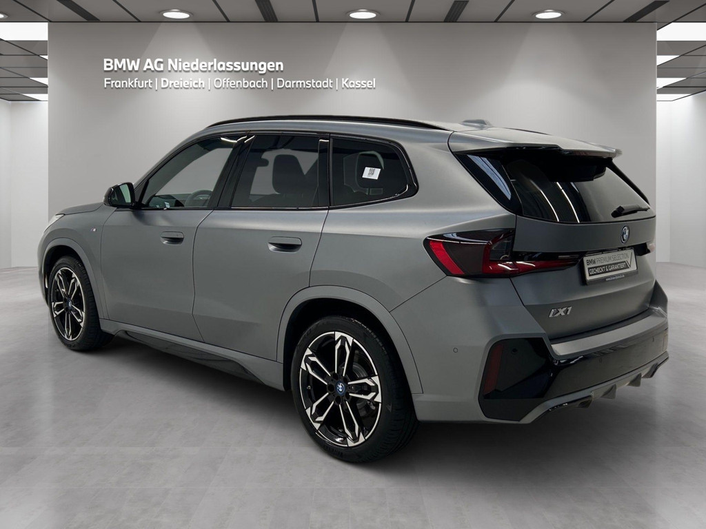 BMW iX1