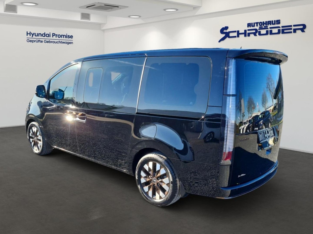 Hyundai Staria Signature