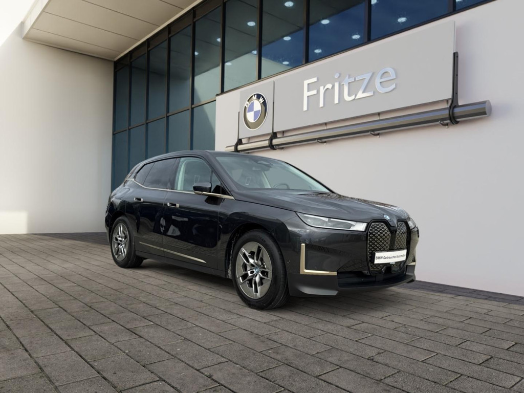BMW iX