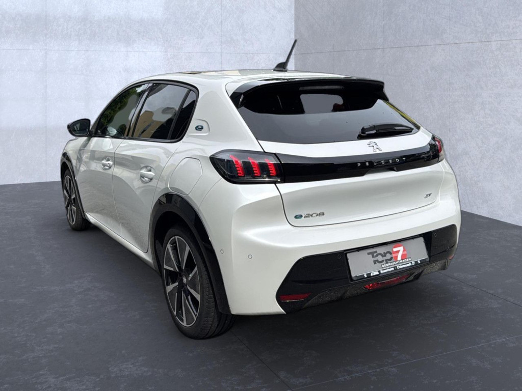 Peugeot e-208